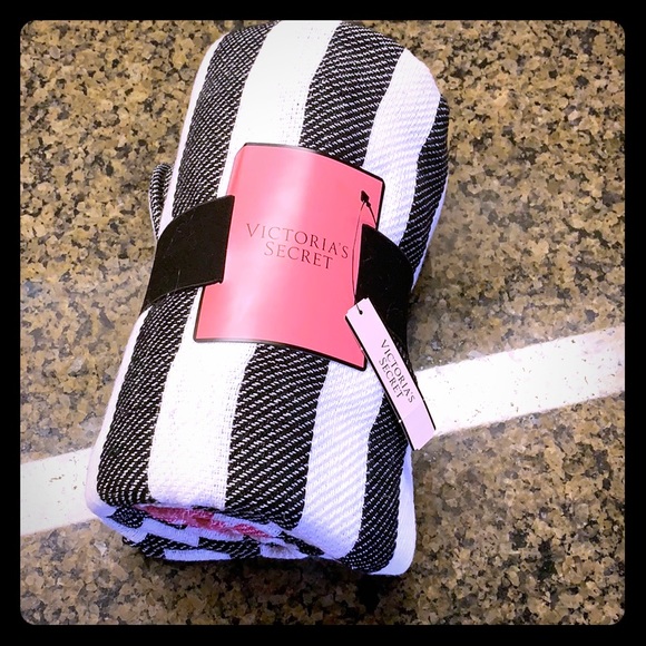 Victoria's Secret Other - NWT Limited Edition VS Beach blanket/throw